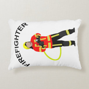 Feuerwehrmann in Einsatzkleidung Dekokissen