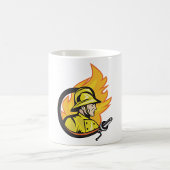 Feuerwehrmann mit einer Schlauch-Tasse Kaffeetasse