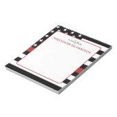 Feuerwehrmann mit personalisierter dünner roter Li Notizblock (Rotiert)