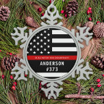 Feuerwehrmann Personalisiert Fireman Thin Red Line Schneeflocken Zinn-Ornament<br><div class="desc">Personalisiertes Thin Red Line Ornament - Amerikanische Flagge in Firefighter Flag Farben, modernes schwarz rotes Design. Personalisieren Sie Ihre Daten mit dem Namen des Feuerwehrmanns oder der Feuerwehr. Dieses personalisierte Feuerwehrschmuck eignet sich hervorragend für Feuerwehr, Feuerwehr oder als Denkmalpflege und Feuerwehr Weihnachtsgeschenke oder kleine Geschenke. Bestellen Sie diese Feuerwehrschmuck Großhandel...</div>