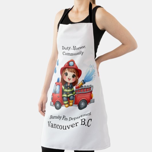 Feuerwehrmann sprüht freudig Wasser Schürze (InSitu)