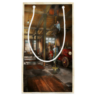 Feuerwehrmänner - Beantworten der Feuerglocke 1922 Kleine Geschenktüte