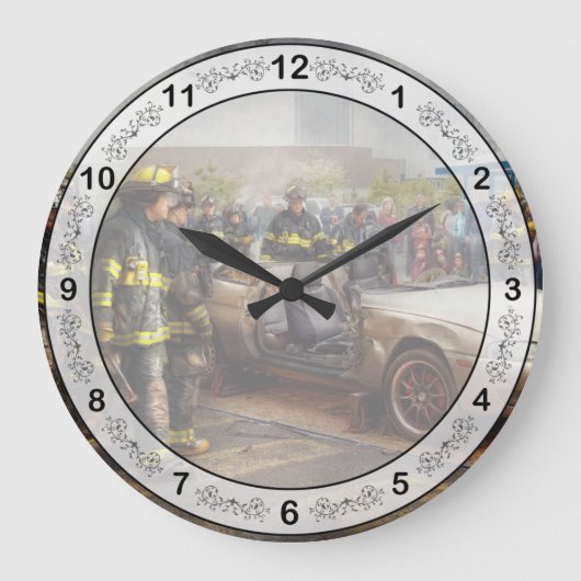 Feuerwehrmänner - die Feuerdemonstration Große Wanduhr (Vorderseite)