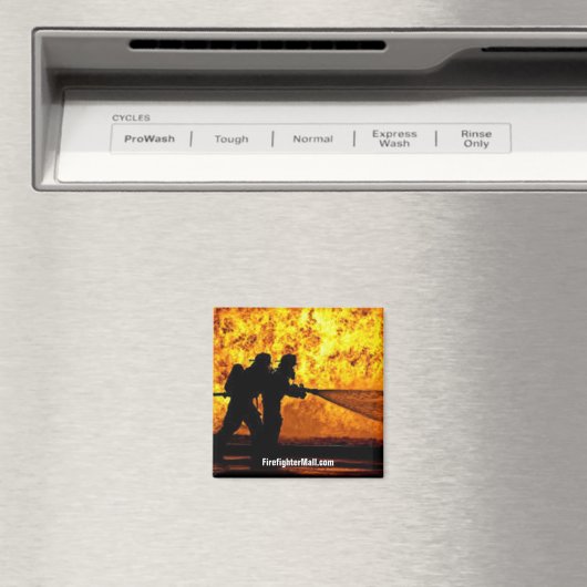 Feuerwehrmänner greifen Magnet an (In Situ (Geschirrspüler))