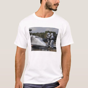 Feuerwehrmänner reagieren auf die Szene T-Shirt