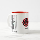 Feuerwehrmarkenschild mit roter Linie Personalisie Zweifarbige Tasse (Vorderseite Links)