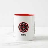 Feuerwehrmarkenschild mit roter Linie Personalisie Zweifarbige Tasse (Mittel)