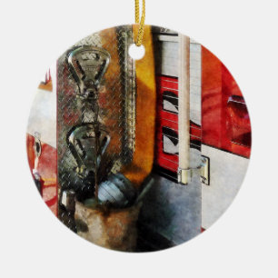 Feuerwehrschlauch, Eimer und Düse Keramikornament