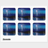 Feuerwerk am East Gull Lake über der Bucht Quadratischer Aufkleber (Blatt)