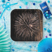 Feuerwerk-Anzeige auf schwarzem Himmel Pappteller (Party)