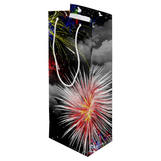 Feuerwerk in Wolken Geschenktüte Für Weinflaschen (Rückseite Schrägansicht)