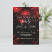 Feuerwerk Rot und Schwarzes Neujahrsfest-Party Einladung (Stehend Vorderseite)