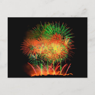 Feuerwerke, die herauf den Himmel beleuchten Postkarte