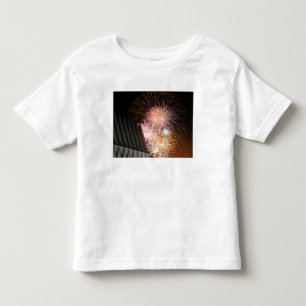 Feuerwerke explodieren kleinkind t-shirt