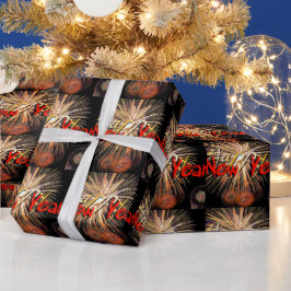 Feuerwerke in Red Happy New Year 2022 Wrapping P Geschenkpapier