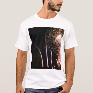 Feuerwerke leuchten dem Luftwaffen-Denkmal T-Shirt