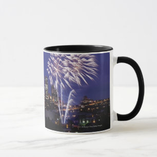 Feuerwerke über der Stadt Tasse