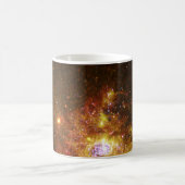 Feuerwerke von Star Formation Light Up Galaxy NGC Kaffeetasse (Mittel)