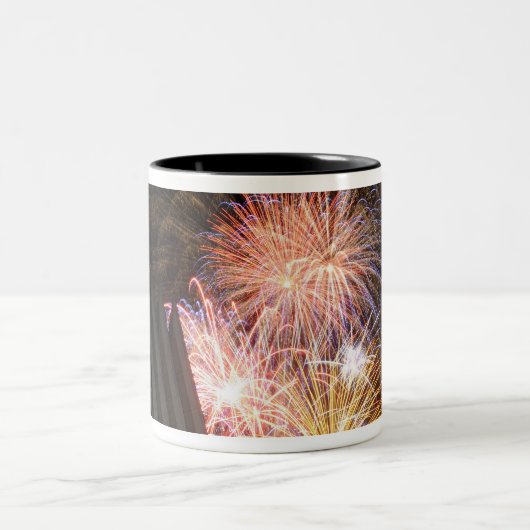 Feuerwerksexplosion Zweifarbige Tasse (Mittel)