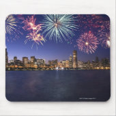 Feuerwerkskörper über der Skyline von Chicago 2 Mousepad (Vorne)