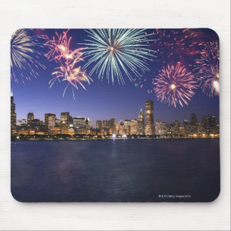 Feuerwerkskörper über der Skyline von Chicago 2 Mousepad