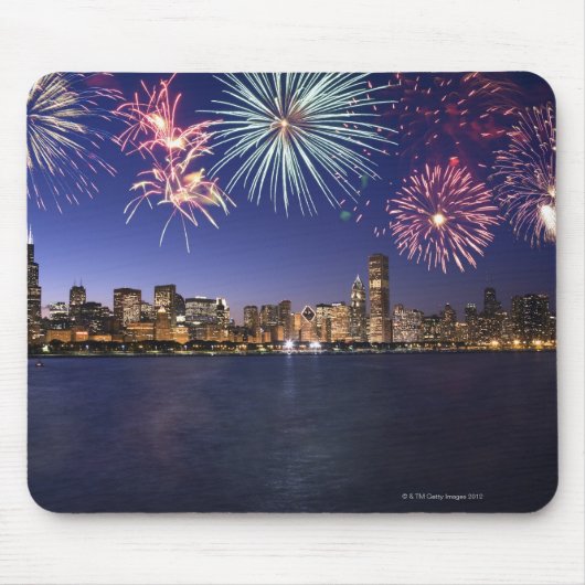 Feuerwerkskörper über der Skyline von Chicago 2 Mousepad (Vorne)