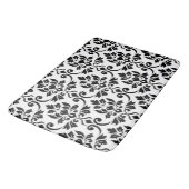 Feuille Damask Muster Black auf Weiß Badematte (Schrägansicht)