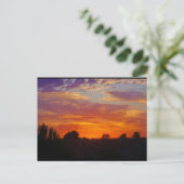 Feurige Sonnenuntergangslandschaft Postkarte (Stehend Vorderseite)