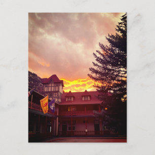 Feuriger Sonnenuntergang über dem Redstone Inn  Postkarte