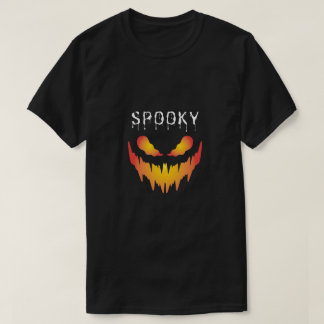 Feuriges Gruselgesicht – Halloween-Grafikdesign T-Shirt