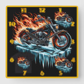 Feuriges Motorrad auf gefrorener Oberfläche bei Dä Quadratische Wanduhr (Vorderseite)