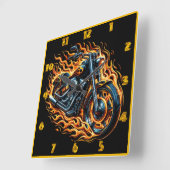 Feuriges Motorrad bei Sonnenuntergang in Bewegung Quadratische Wanduhr (Winkel)