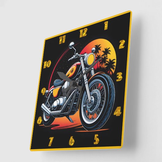 Feuriges Motorrad gegen einen tropischen Sonnenunt Quadratische Wanduhr (Winkel)