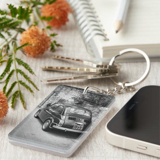 FIAT 500 Auto in Schwarz-Weiß Schlüsselanhänger (Vorderseite rechts)