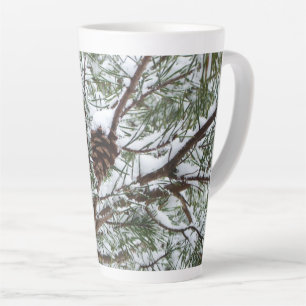 Fichtenzapfen im Schnee II Winter Naturfotografie Milchtasse