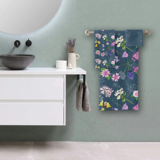 Field flowers, hand-painted in watercolour on blue badhandtuch set