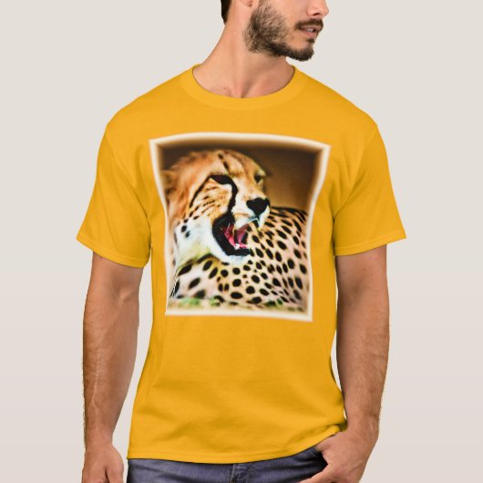 "Fierce and Fiery Cheetah Design". Jetzt kaufen T-Shirt (Vorderseite)