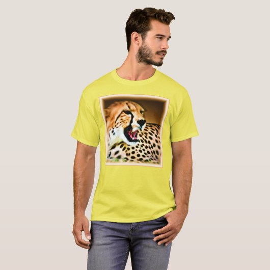 "Fierce and Fiery Cheetah Design". Jetzt kaufen T-Shirt (Vorne ganz)