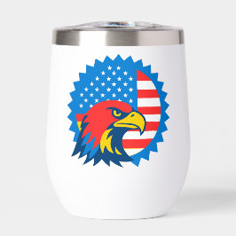 Fierce Bald Eagle über die US-Flagge