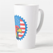 Fierce Bald Eagle über die US-Flagge Milchtasse (Rechte Ecke)