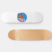 Fierce Bald Eagle über die US-Flagge Skateboard (Horizontal)
