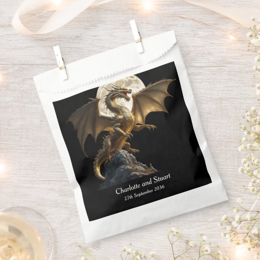 Fierce Dragon Rearing Geschenktütchen (Ausgeschnitten)