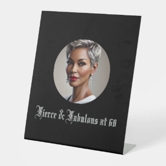 Fierce & Fabulous mit 60 Sockelschild