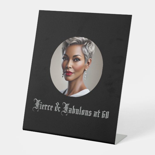 Fierce & Fabulous mit 60 Sockelschild (Vorderseite)