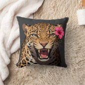 Fierce Leopard Pink Flower Pillow Kissen (Decke)
