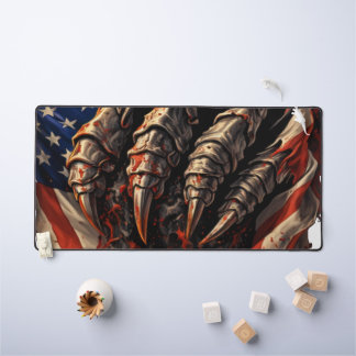 Fierce Monster Tearing American Flag Art Schreibtischunterlage