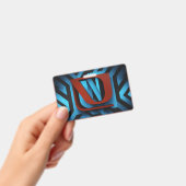 Fierce Netflix-Logo auf schwarzem und blauem Hinte Ausweis (Handheld)