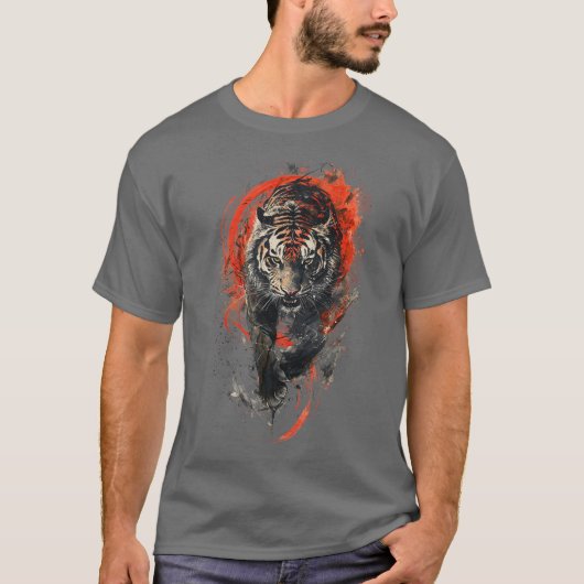 Fierce Tiger in Bewegung T-Shirt (Vorderseite)