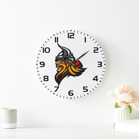 Fierce Viking Warrior Head Northelm und Bart Große Wanduhr