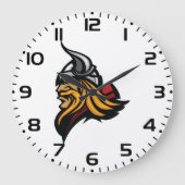 Fierce Viking Warrior Head Northelm und Bart Große Wanduhr (Vorderseite)